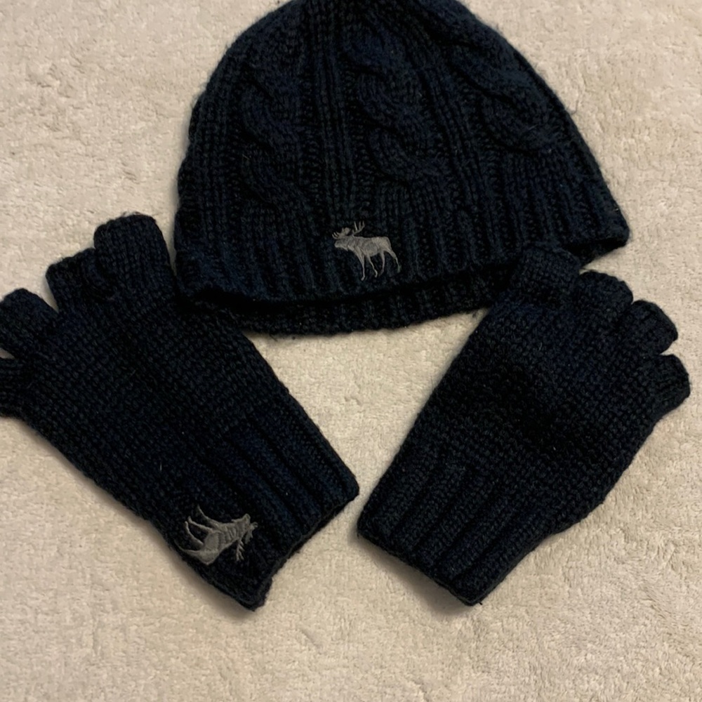 Abercrombie Kids Beanie and Fingerless Glove Set